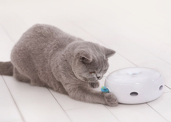 UFO-shaped smart interactive cat toy