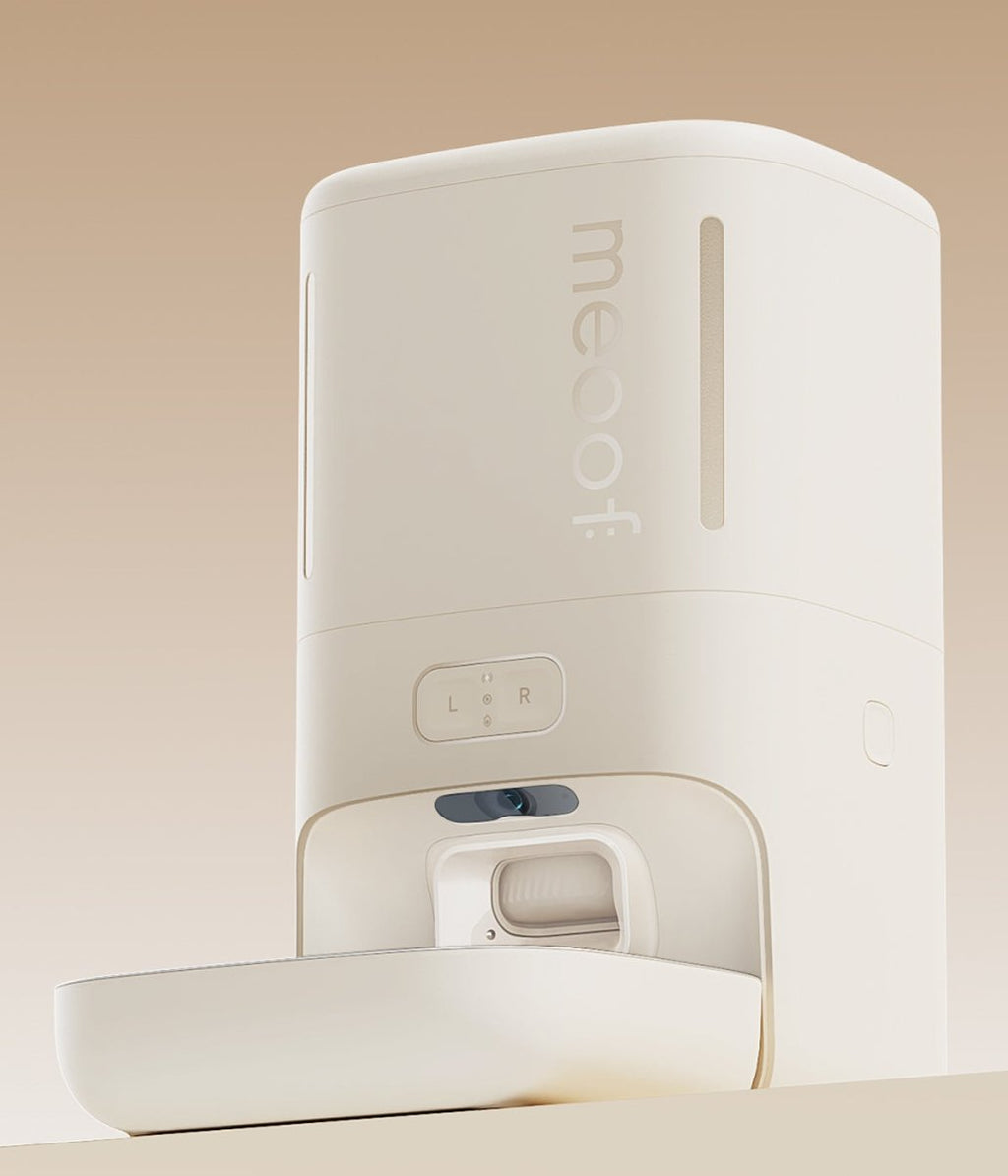 Smart automatic pet feeder with privacy camera
