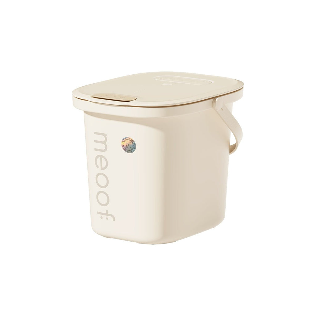 Smart vacuum pet food storage container