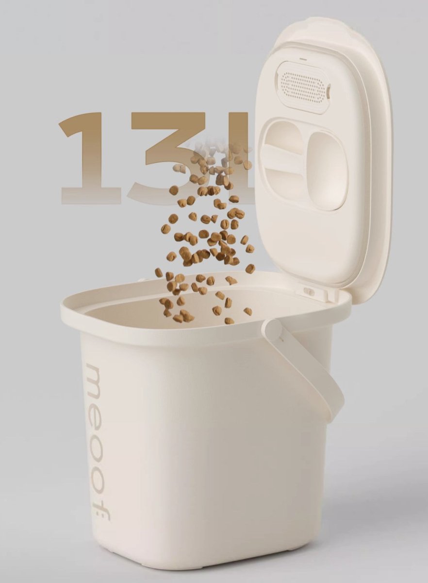 Smart vacuum pet food storage container